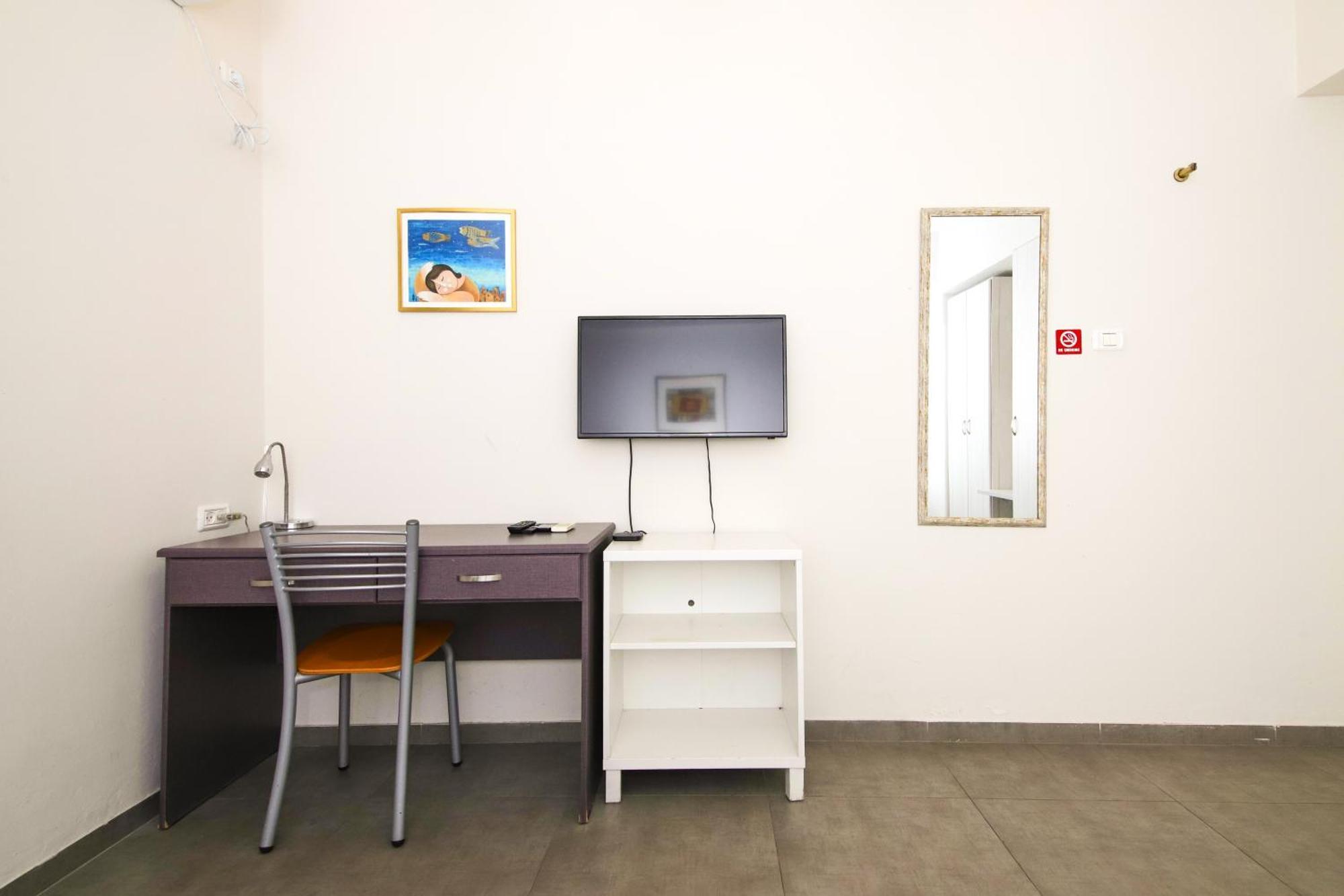 Segal In Apartment *